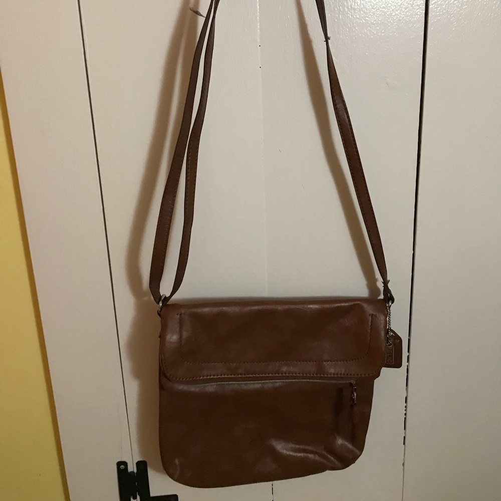 Relic mailbag crossbody